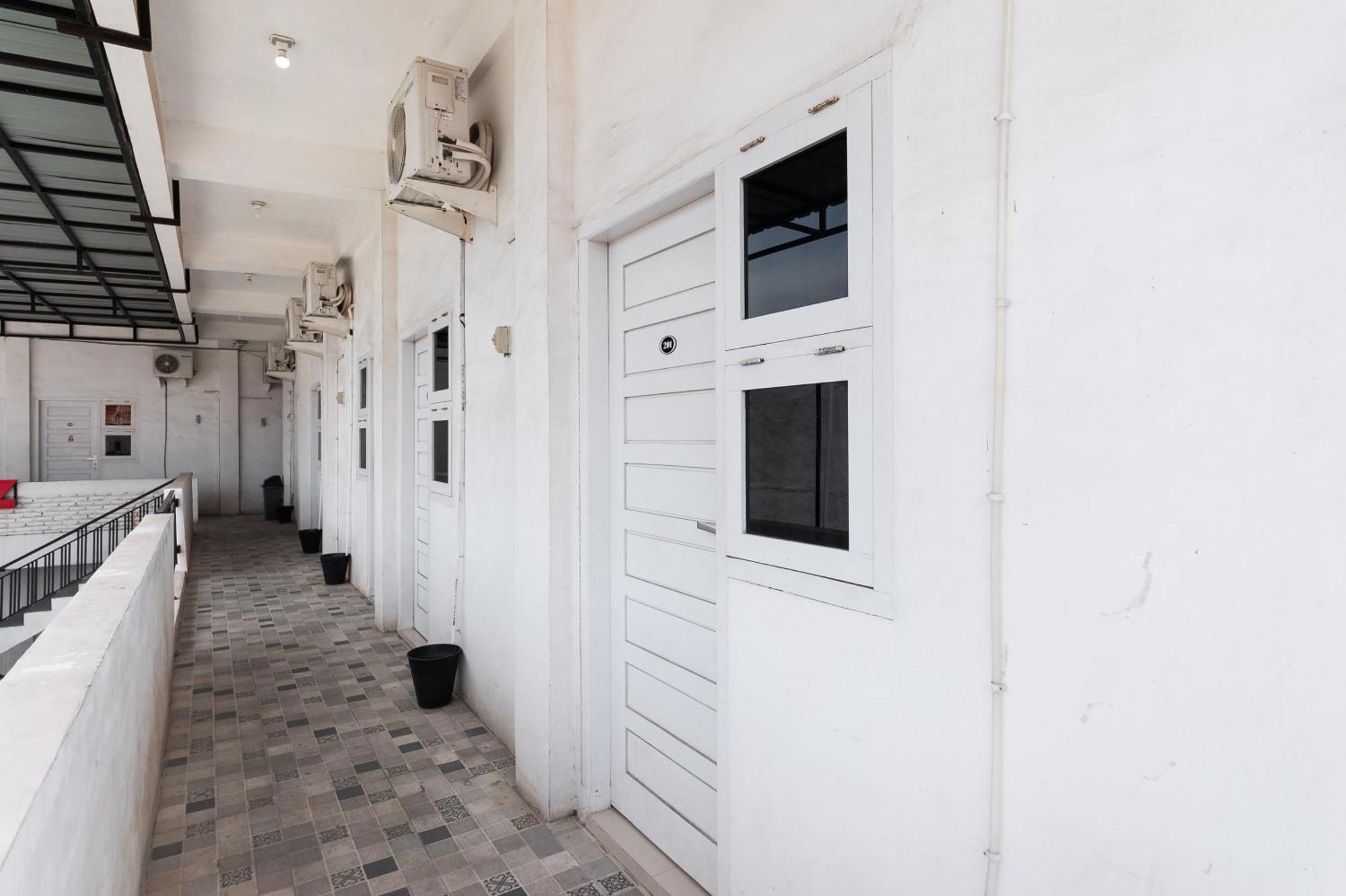 RedDoorz Syariah near RSUD Zainoel Abidin Banda Aceh Hotel Bagian luar foto