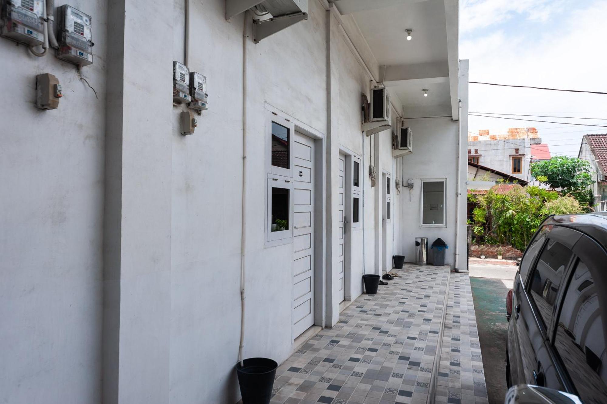 RedDoorz Syariah near RSUD Zainoel Abidin Banda Aceh Hotel Bagian luar foto