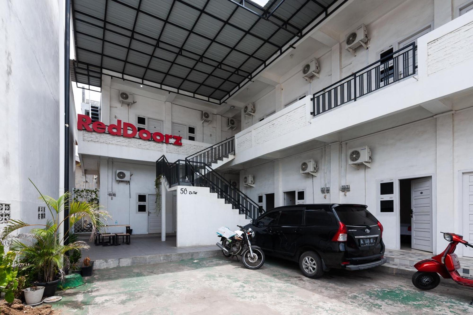 RedDoorz Syariah near RSUD Zainoel Abidin Banda Aceh Hotel Bagian luar foto